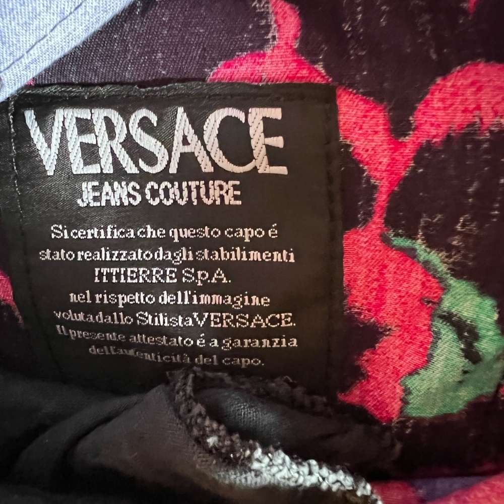 Great condition. Versace Couture Floral Jeans. High waisted, straight leg - Picture 6 of 6
